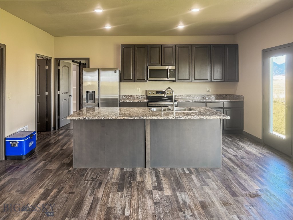 Sphinx Mountain - Residential