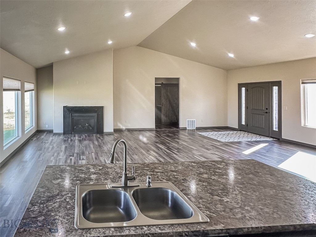 Sphinx Mountain - Residential