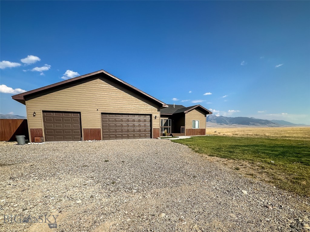Sphinx Mountain - Residential