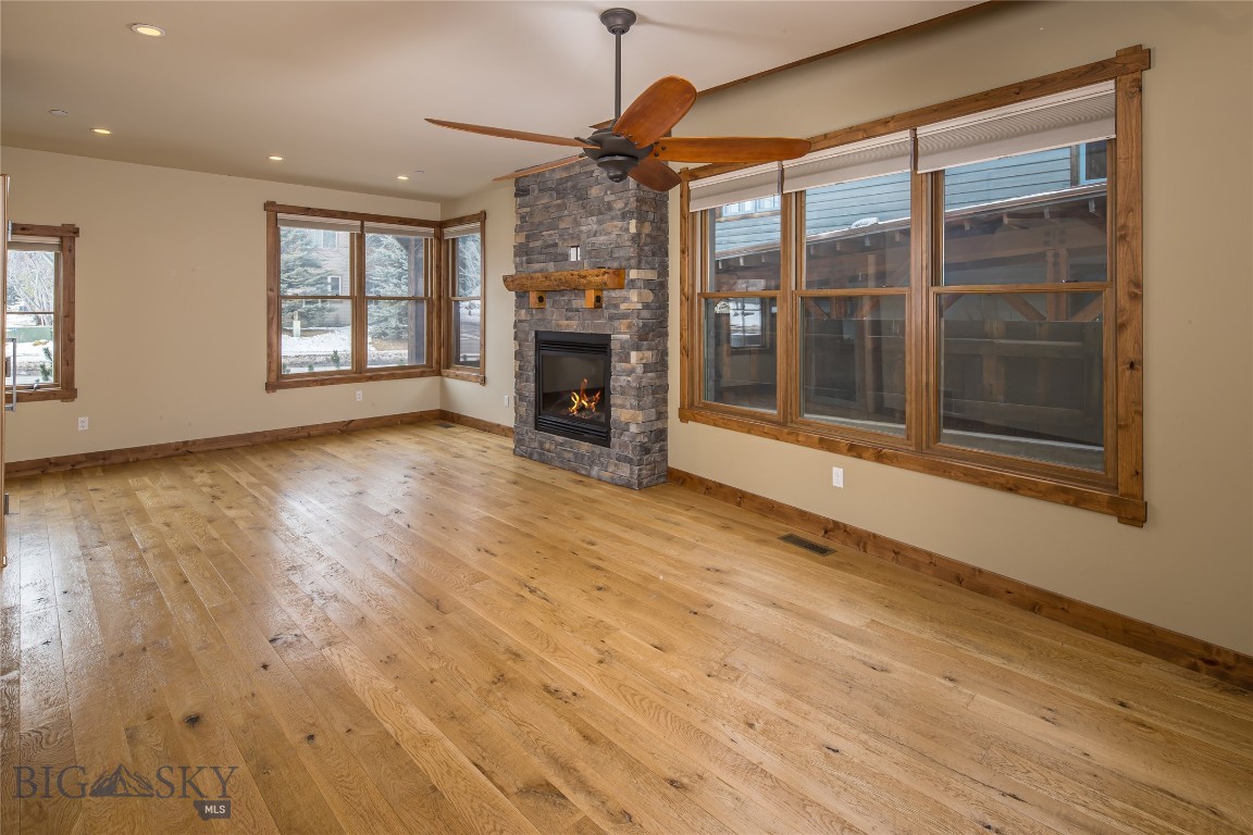 Essentia Condo - Residential