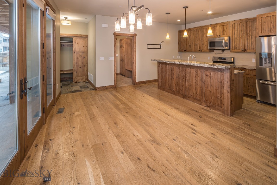 Essentia Condo - Residential