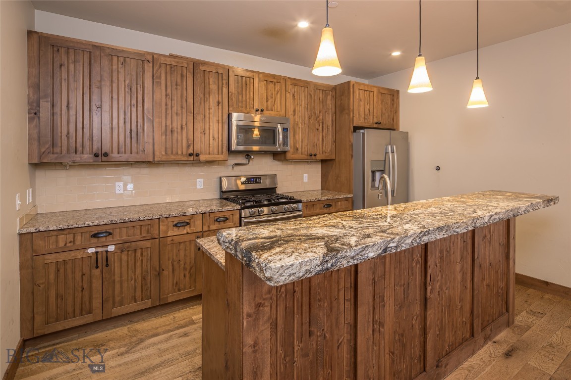 Essentia Condo - Residential