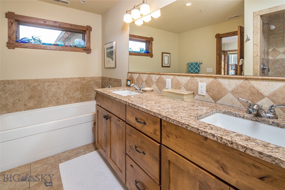 Essentia Condo - Residential