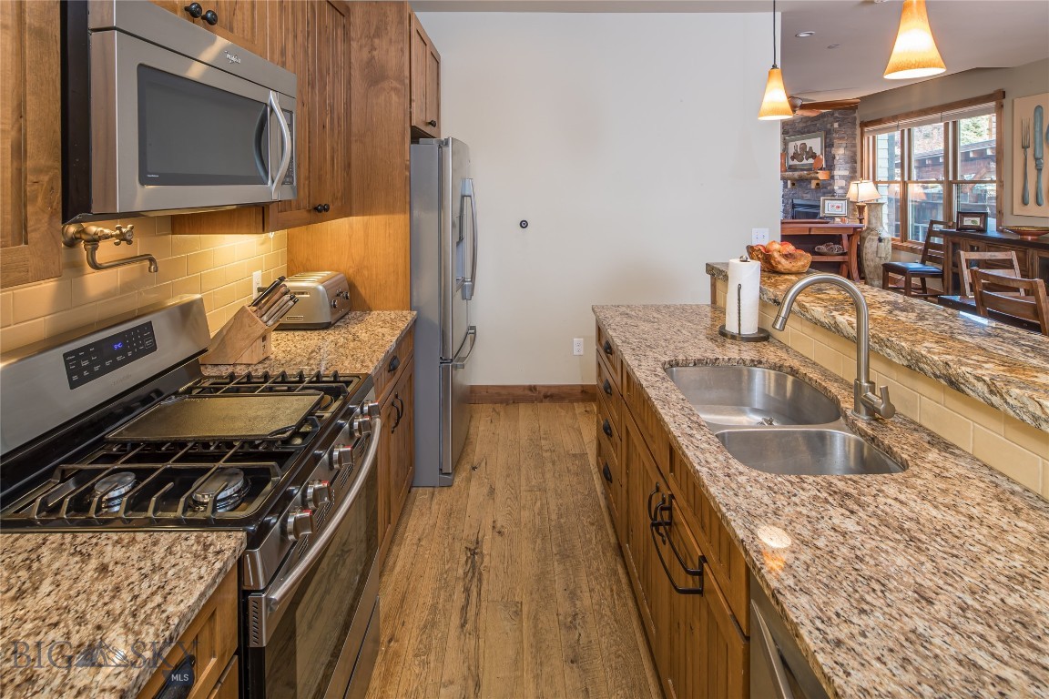 Essentia Condo - Residential