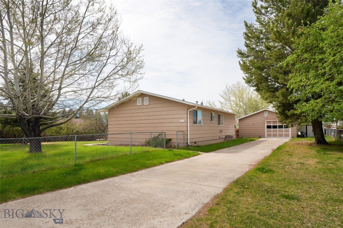 225 W Armitage Street