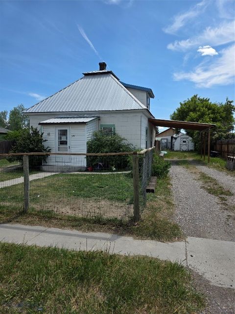 Photo of 652 Kentucky Ave, Dillon, MT 59725 (MLS # 402932)