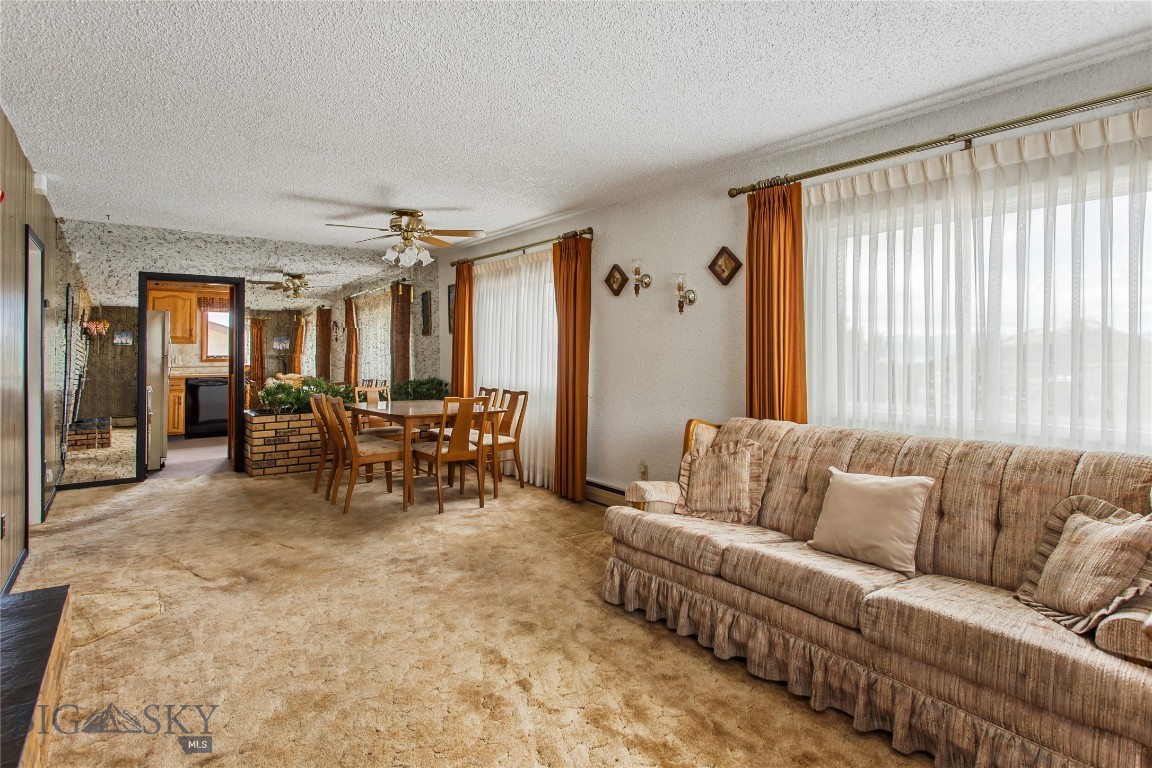 Butte, Montana 59701, United States, 2 Bedrooms Bedrooms, ,2 BathroomsBathrooms,Residential,Contingent,55912