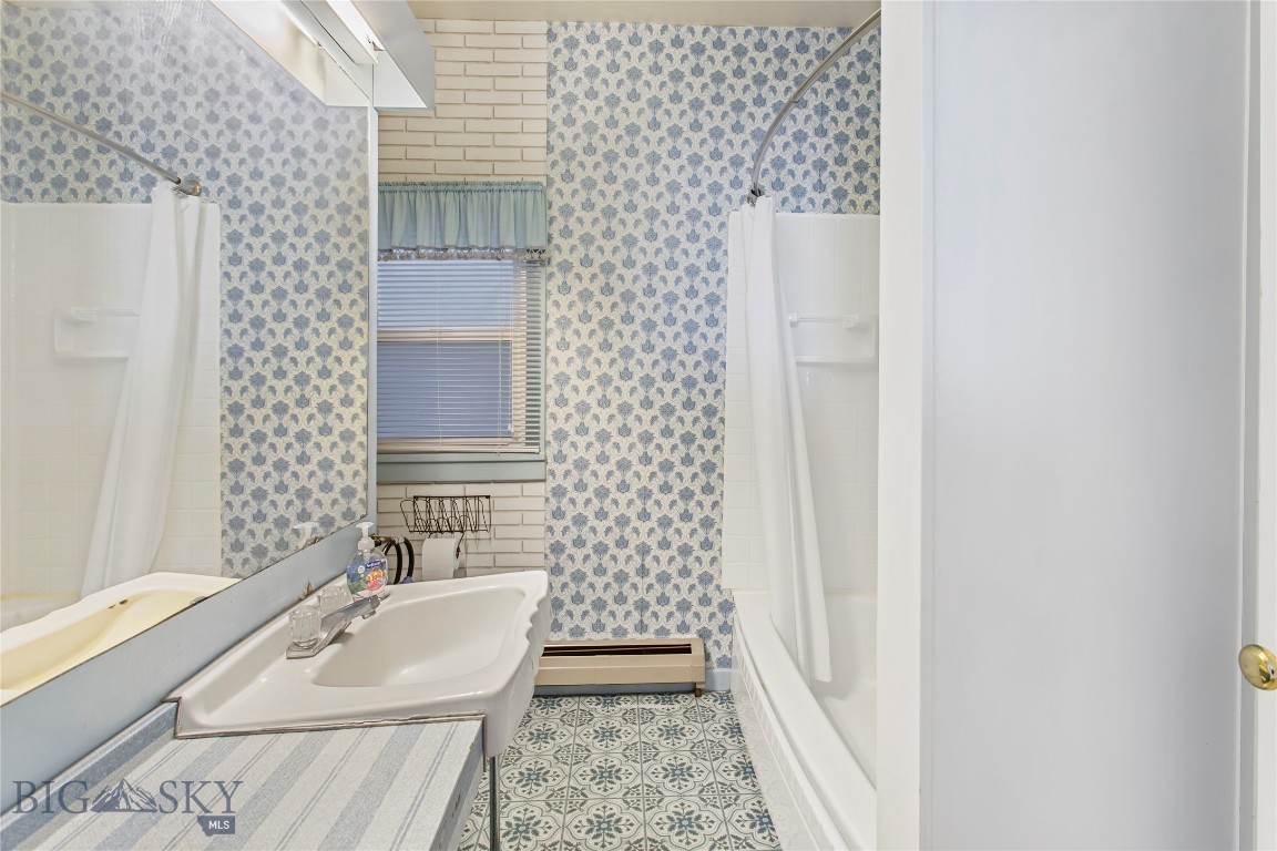 Butte, Montana 59701, United States, 2 Bedrooms Bedrooms, ,2 BathroomsBathrooms,Residential,Contingent,55912