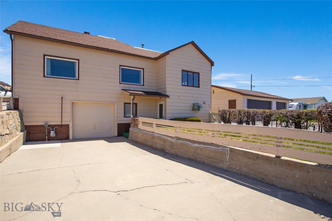 Butte, Montana 59701, United States, 2 Bedrooms Bedrooms, ,2 BathroomsBathrooms,Residential,Contingent,55912