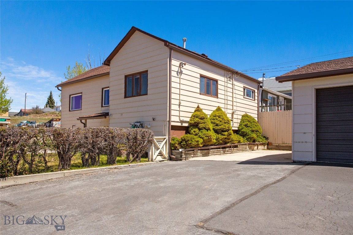 Butte, Montana 59701, United States, 2 Bedrooms Bedrooms, ,2 BathroomsBathrooms,Residential,Contingent,55912