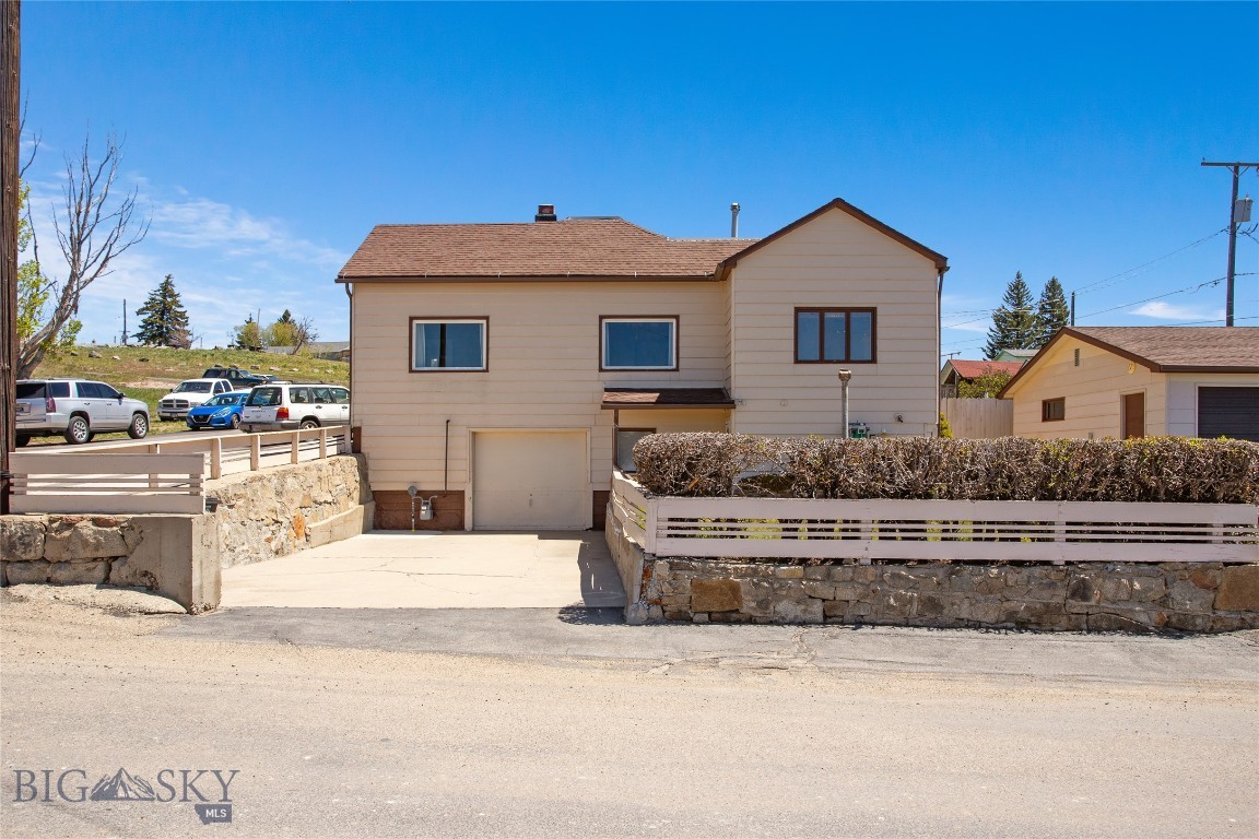 Butte, Montana 59701, United States, 2 Bedrooms Bedrooms, ,2 BathroomsBathrooms,Residential,Contingent,55912