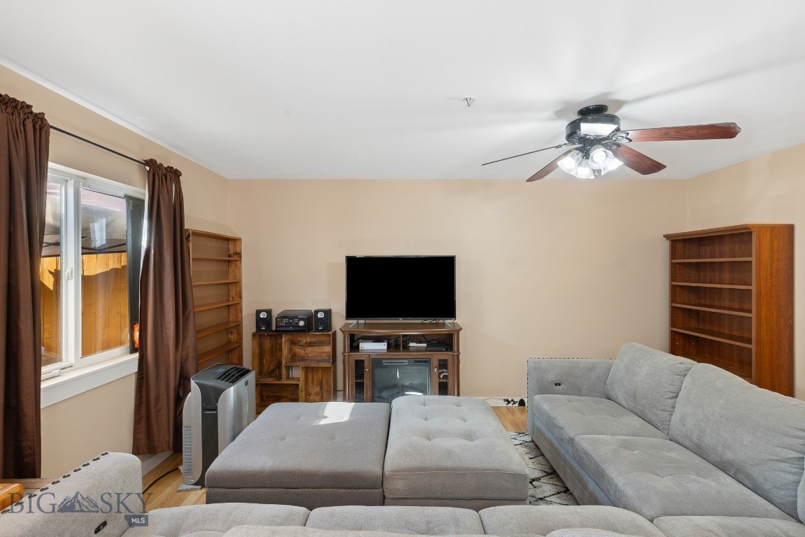 Belgrade, Montana 59714, United States, 3 Bedrooms Bedrooms, ,3 BathroomsBathrooms,Residential,Contingent,49020