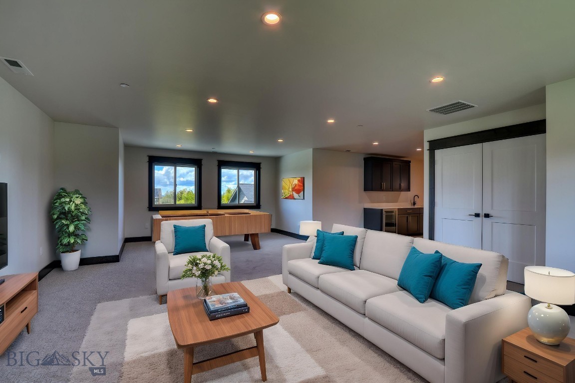Home 40 - Residential