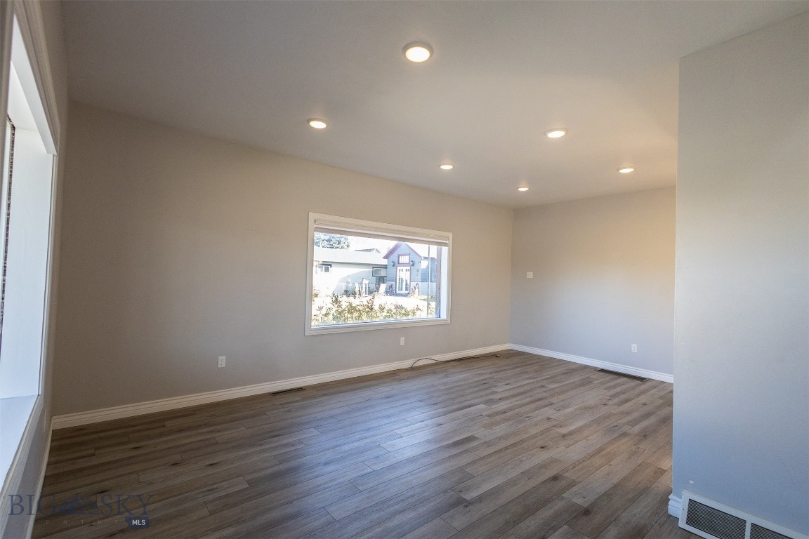 Butte, Montana 59701, United States, 4 Bedrooms Bedrooms, ,2 BathroomsBathrooms,Residential,Contingent,41510