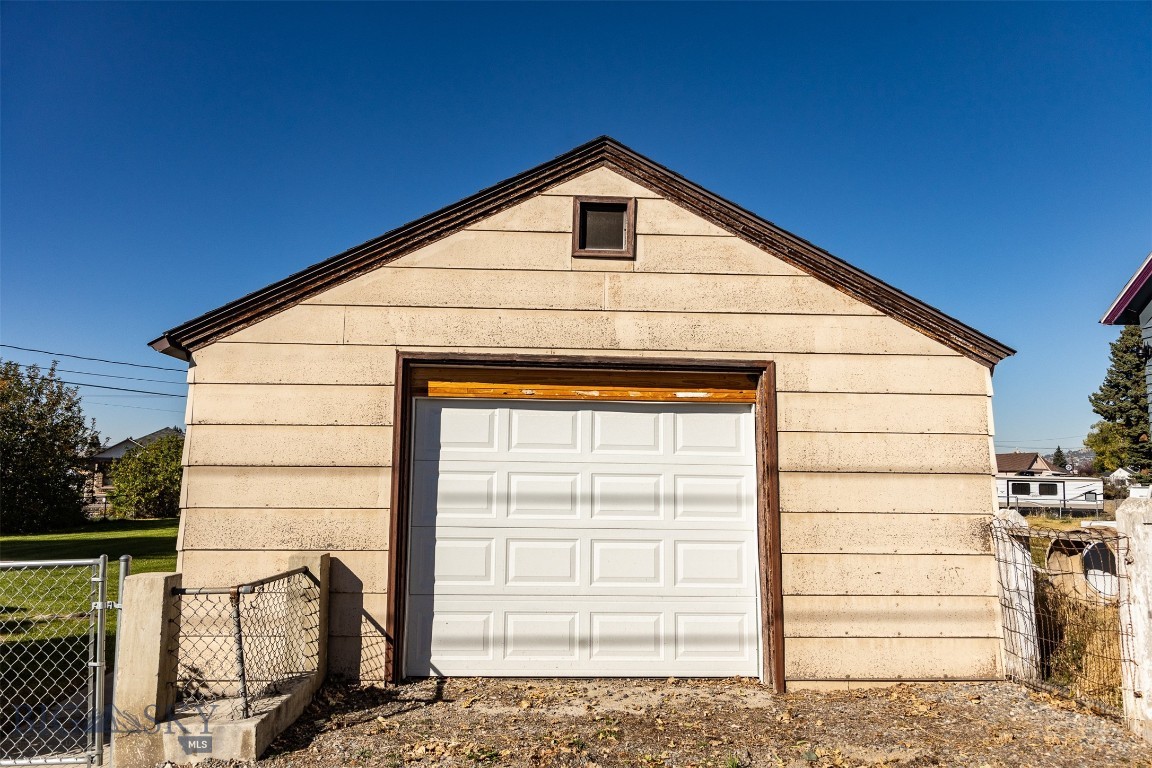 Butte, Montana 59701, United States, 4 Bedrooms Bedrooms, ,2 BathroomsBathrooms,Residential,Contingent,41510