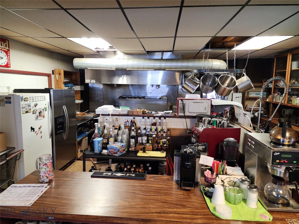 15940 Hwy Us-2