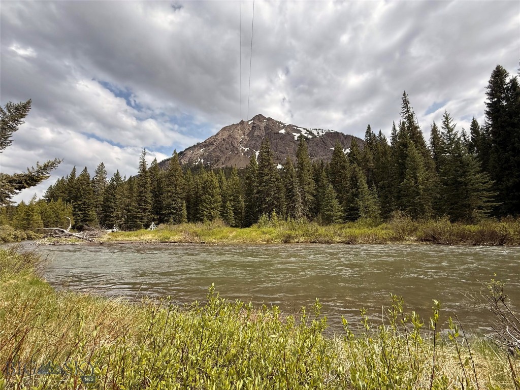 A rare opportunity to own 1.5 acres on the banks of the Soda Butte Creek, a blue-ribbon trout stream, between Cooke City & Silver Gate, less than 3 miles to Yellowstone Park. The property is home to abundant wildlife, birds, moose, hare, and deer to name a few.