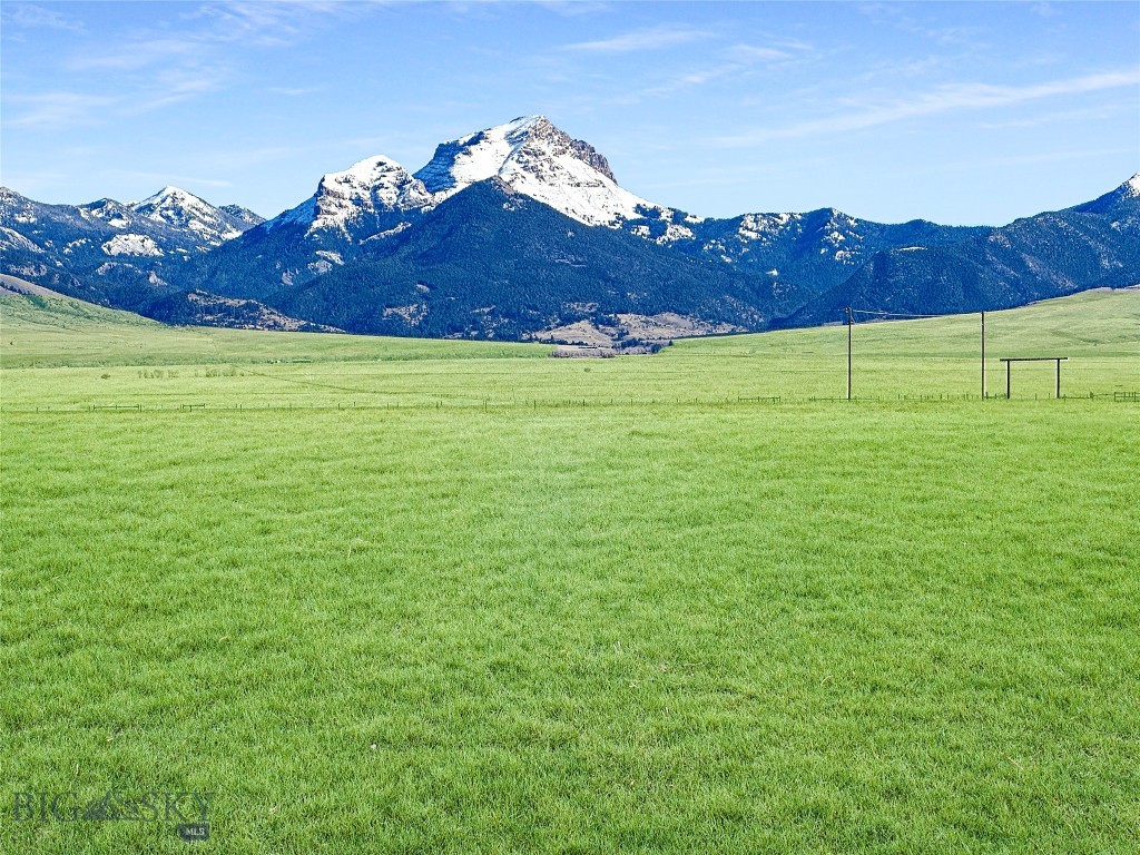 37 Staggers Lane South