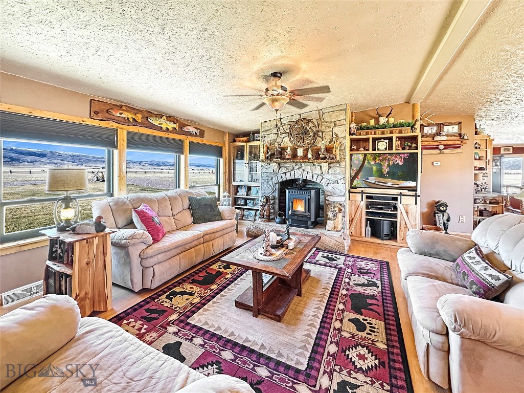 37 Staggers Lane South