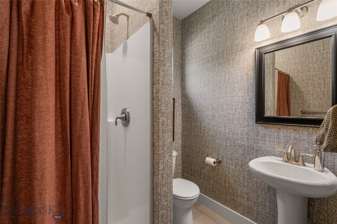 The Lakes at Valley West - Residential