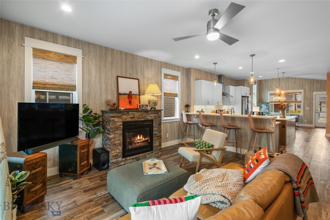 The Lakes at Valley West - Residential