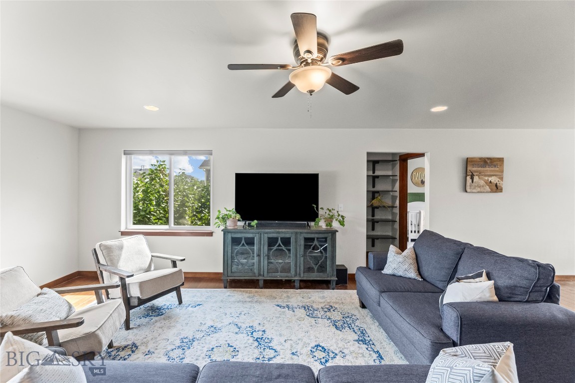 215 Snowy Owl Trail