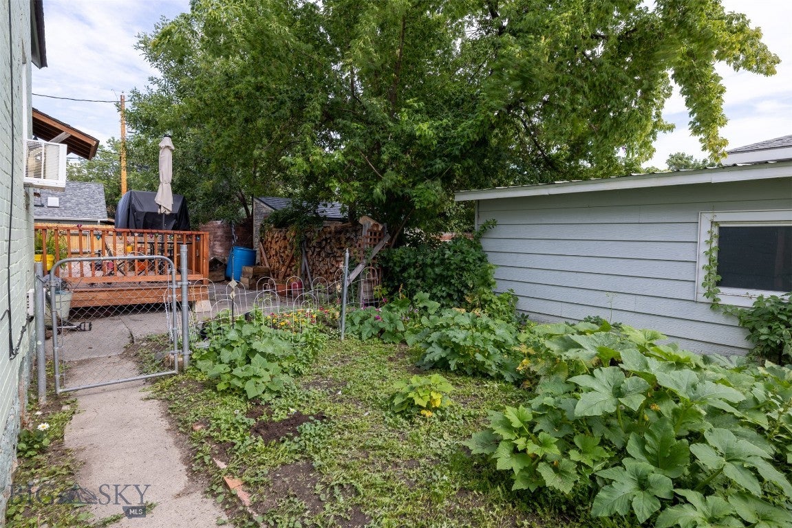 123 S E Street
