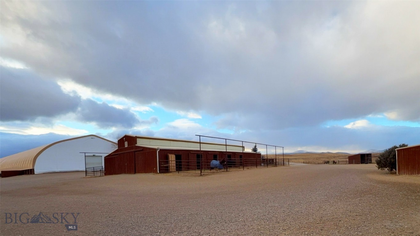 600 Blue Ribbon Lane