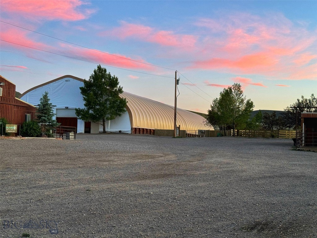 600 Blue Ribbon Lane
