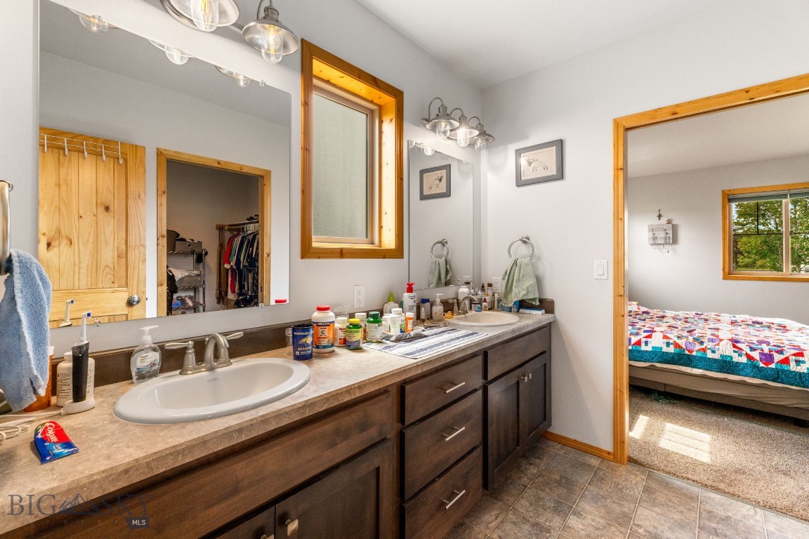 Four Dot Meadows - Residential