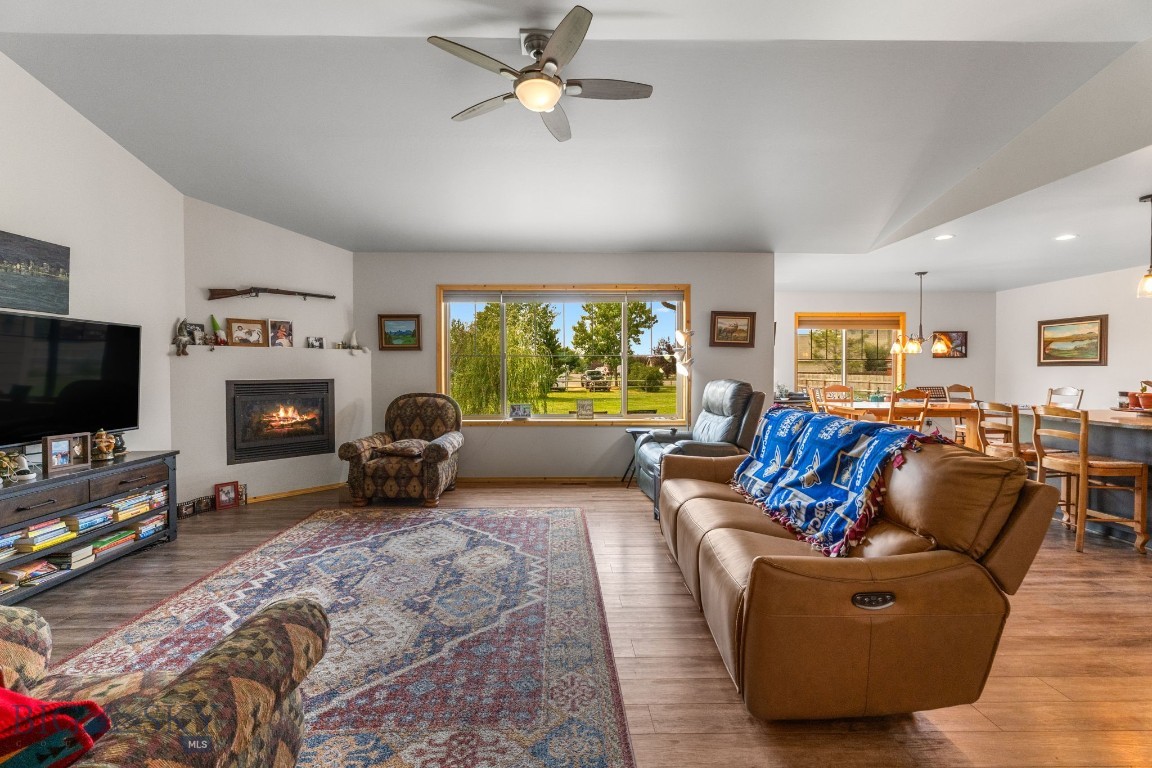 Four Dot Meadows - Residential