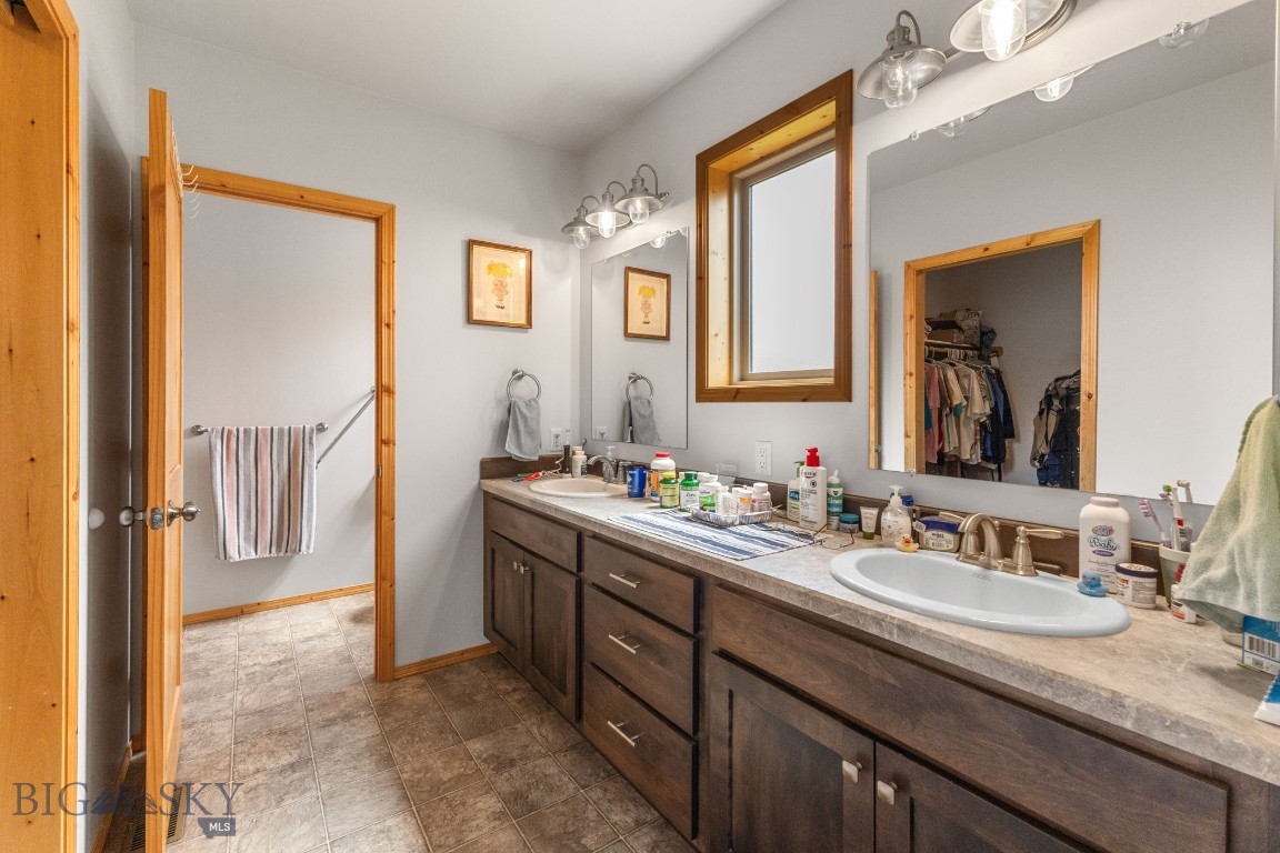 Four Dot Meadows - Residential