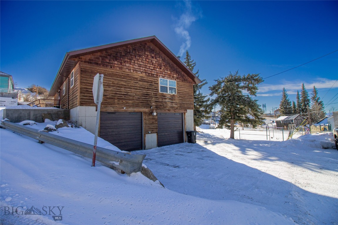 Butte, Montana 59701, United States, 3 Bedrooms Bedrooms, ,3 BathroomsBathrooms,Residential,Pending,13227