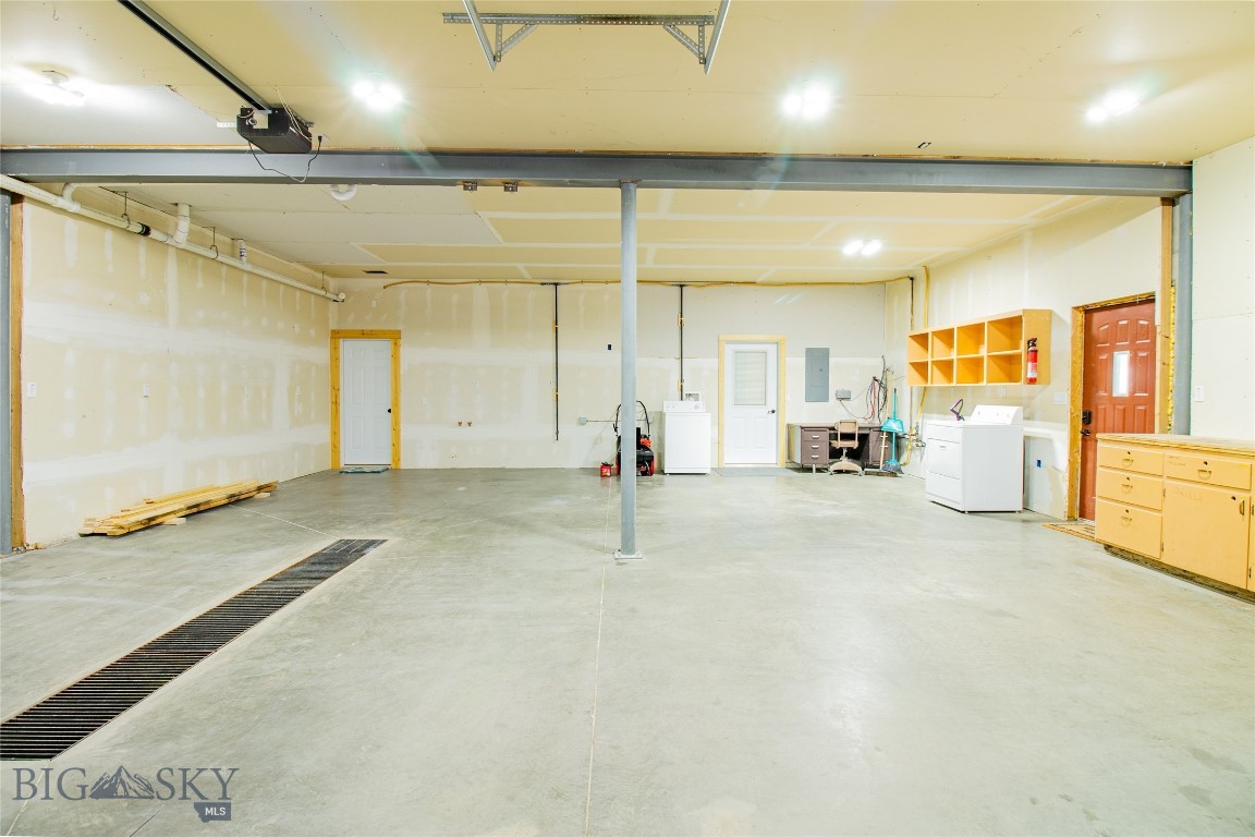 Butte, Montana 59701, United States, 3 Bedrooms Bedrooms, ,3 BathroomsBathrooms,Residential,Pending,13227