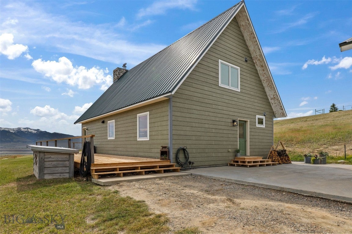 213 Shining Mountains Loop Road