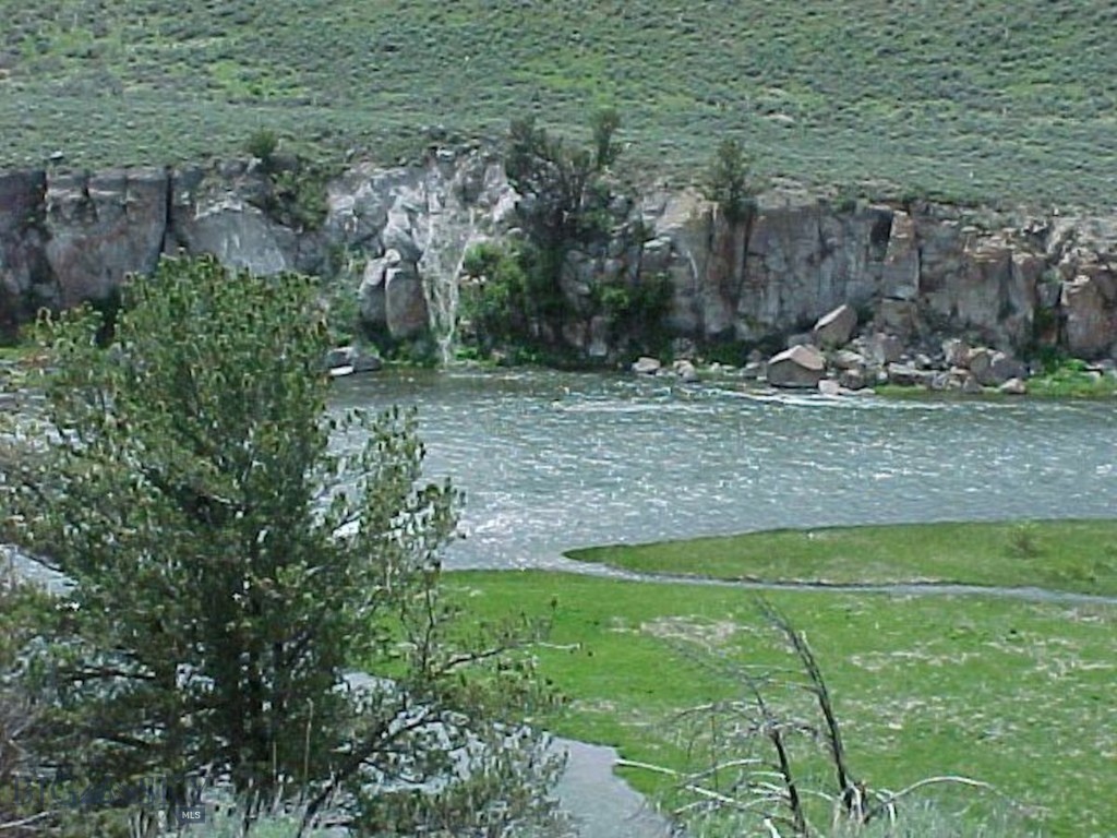 Lot 2-B Uline Bench Highway