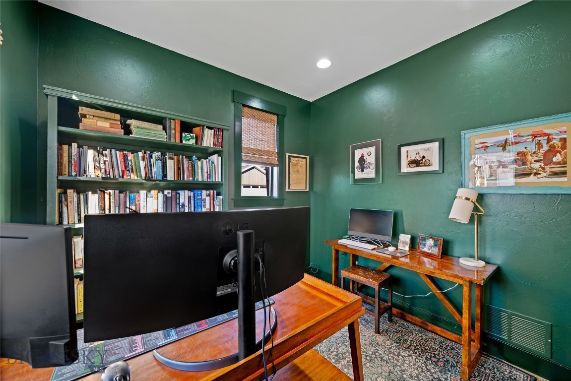 The Lakes at Valley West - Residential