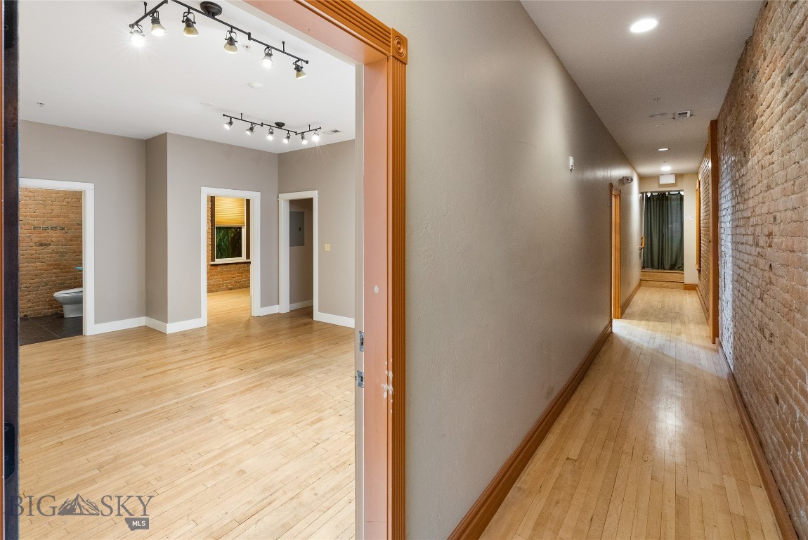 Tracys Additions - Commercial Lease