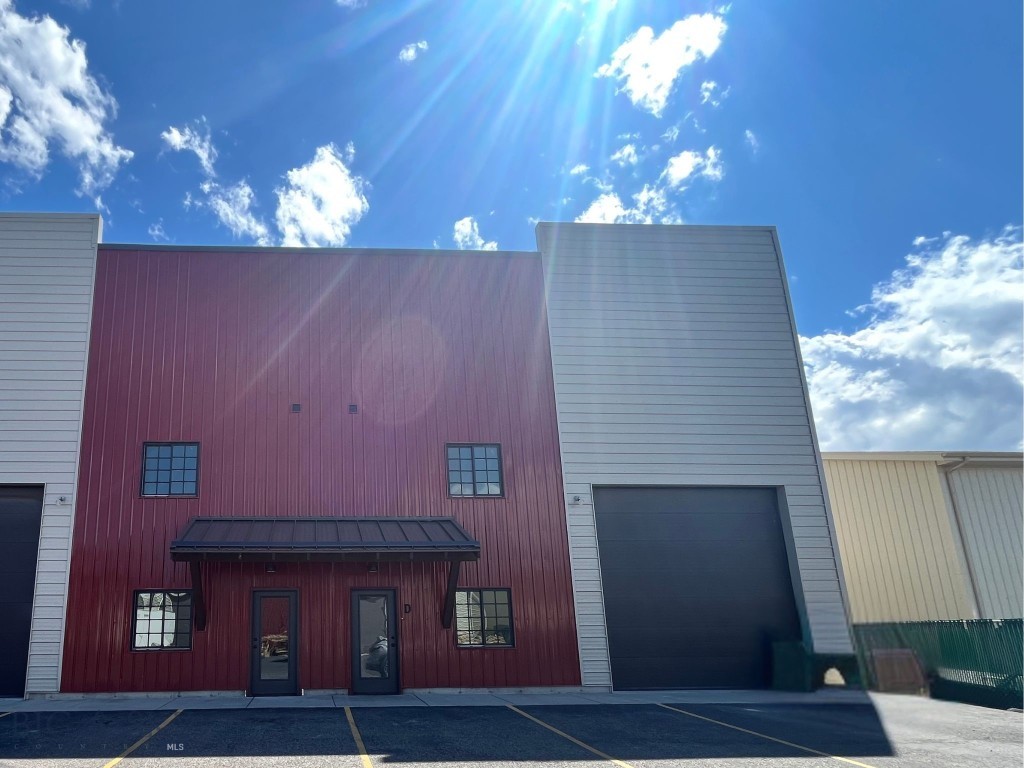 Position your business for success in this newly remodeled 2,205 square foot end unit shop space, ideally located in the highly desirable Four Corners area—a strategic hub with easy access to Bozeman, Belgrade, and Big Sky.
This versatile end unit features a small open mezzanine, perfect for a private office or a couple of desks, a full bathroom with shower, and three-phase power to support a wide range of operations. A 14-foot overhead door provides excellent accessibility, while the welcoming client entry area adds a professional touch to your business presence.
With parking directly in front of the unit and a layout that serves as a blank slate, this space is move-in ready and adaptable for a variety of business uses—whether you're expanding, relocating, or just getting started.