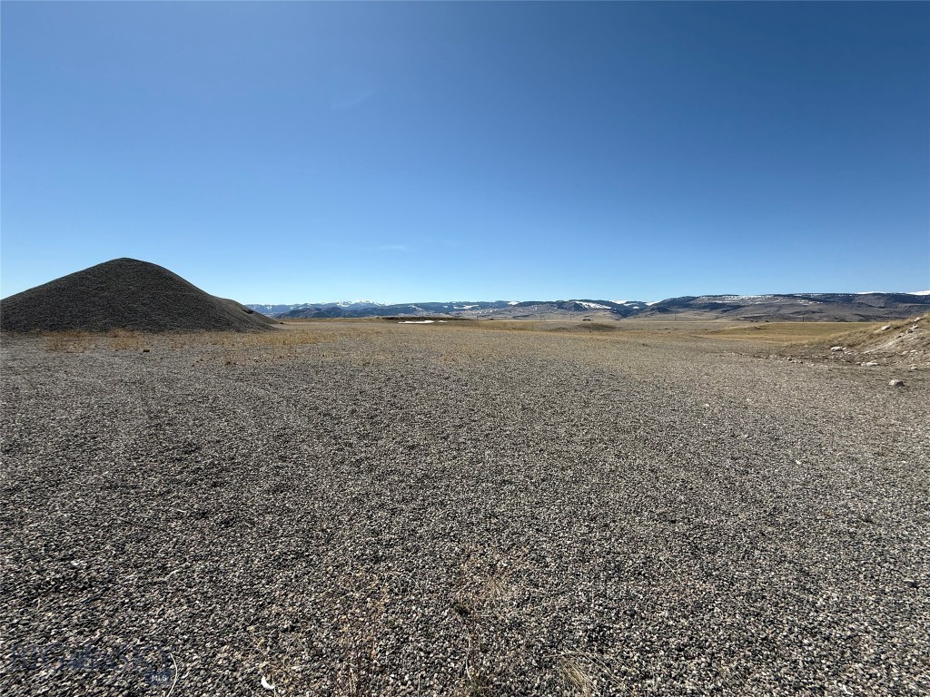 Sphinx Mountain - Land