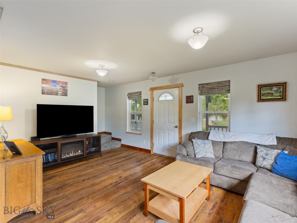 Belgrade, Montana 59714, United States, 3 Bedrooms Bedrooms, ,3 BathroomsBathrooms,Residential,Contingent,42331