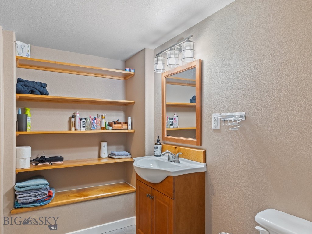 Belgrade, Montana 59714, United States, 3 Bedrooms Bedrooms, ,3 BathroomsBathrooms,Residential,Contingent,42331