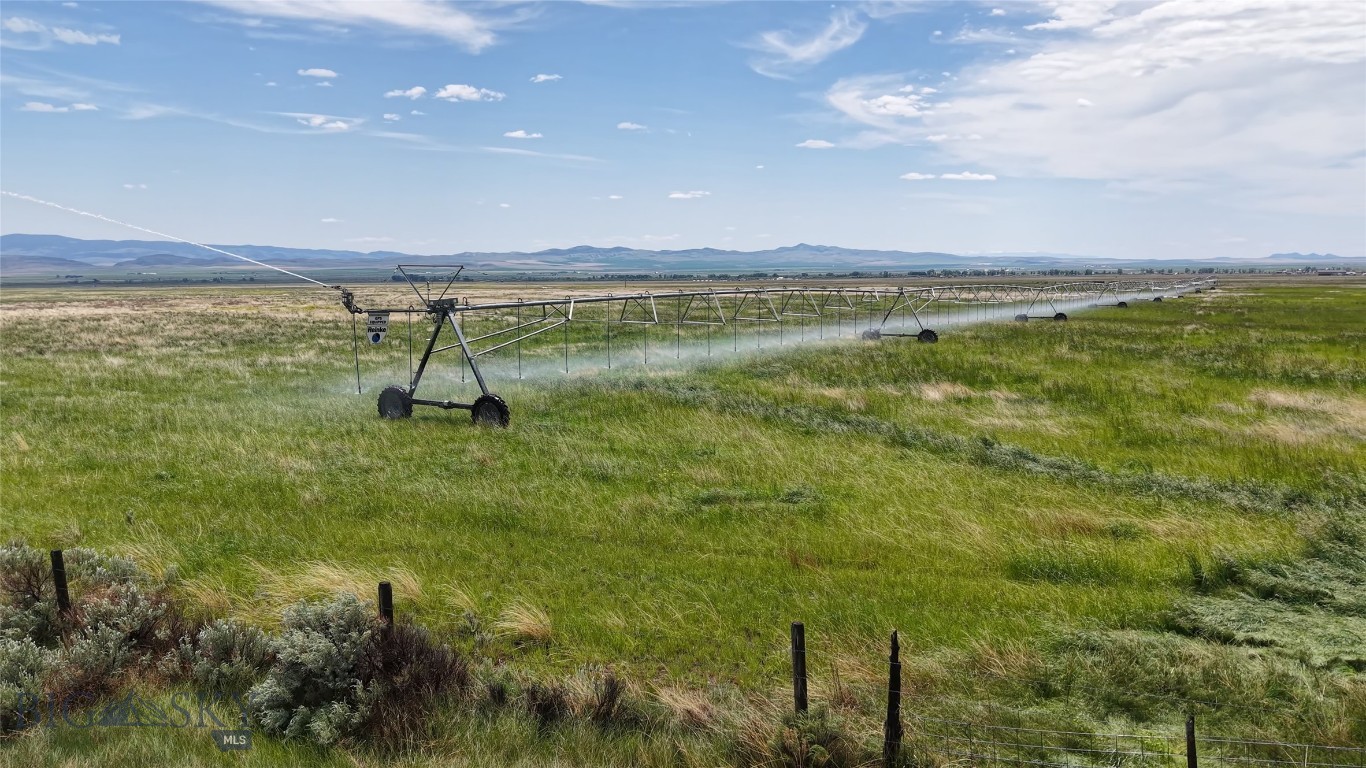 Recently reduced by $2,000,000! Discover the unique potential of this 480± acre gravity-fed irrigated ranch, ideally located just 45 minutes from both Bozeman and Helena, Montana. Properties of this scale and proximity to major Montana cities are a rare find.
Currently equipped with three newly installed Reinke pivots, Toston Pivot boasts highly productive hay and pasture ground. Multiple building sites are available across the property, each offering sweeping views of the valley that will captivate custom-home clients. The ranch attracts an array of wildlife, including elk, mule deer, antelope, and upland birds, thanks to its position as the nearest irrigated land to the Elkhorn Mountains.
Water resources make Toston Pivot especially valuable. With senior water rights and a gravity-fed supply from Crow Creek, the water here is reliable and plentiful. This setting is ideal for cattle and horses, offering ample grazing land throughout the season. The property also presents opportunities for customized food plots with alfalfa, sainfoin, and other perennials that attract local wildlife.
Nestled along the eastern foothills of the Elkhorn Mountains, the property affords panoramic western views and stunning sunrises over the Big Belt Mountains. For outdoor enthusiasts, thousands of acres of BLM and Forest Service land are accessible within a mile, eliminating the need for trailering and maximizing recreational freedom.