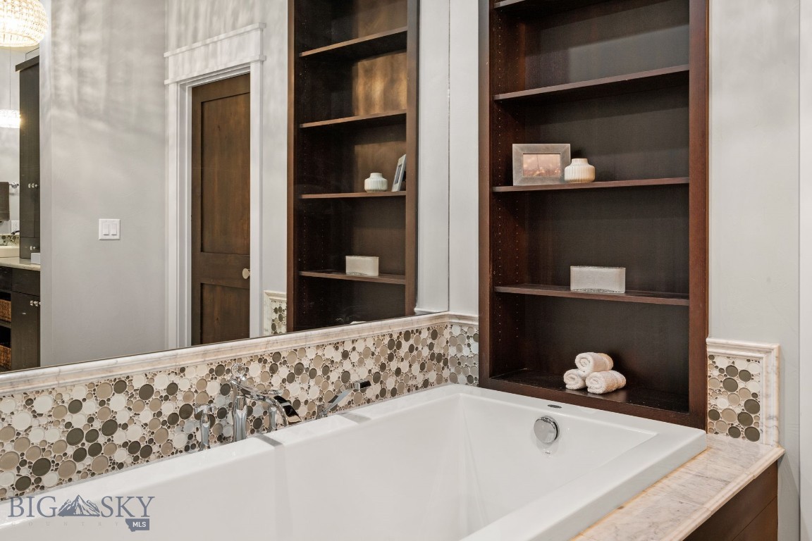 Bozeman, Montana 59715, United States, 5 Bedrooms Bedrooms, ,4 BathroomsBathrooms,Residential,Contingent,53038