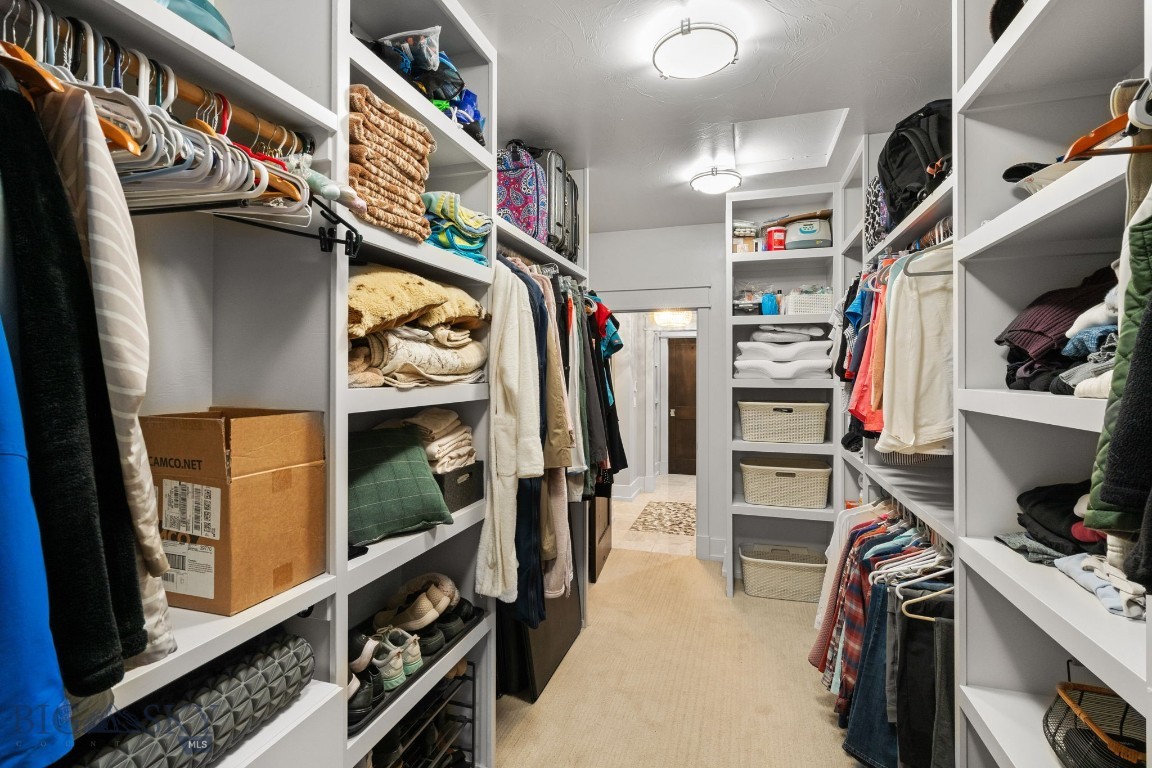 Bozeman, Montana 59715, United States, 5 Bedrooms Bedrooms, ,4 BathroomsBathrooms,Residential,Contingent,53038