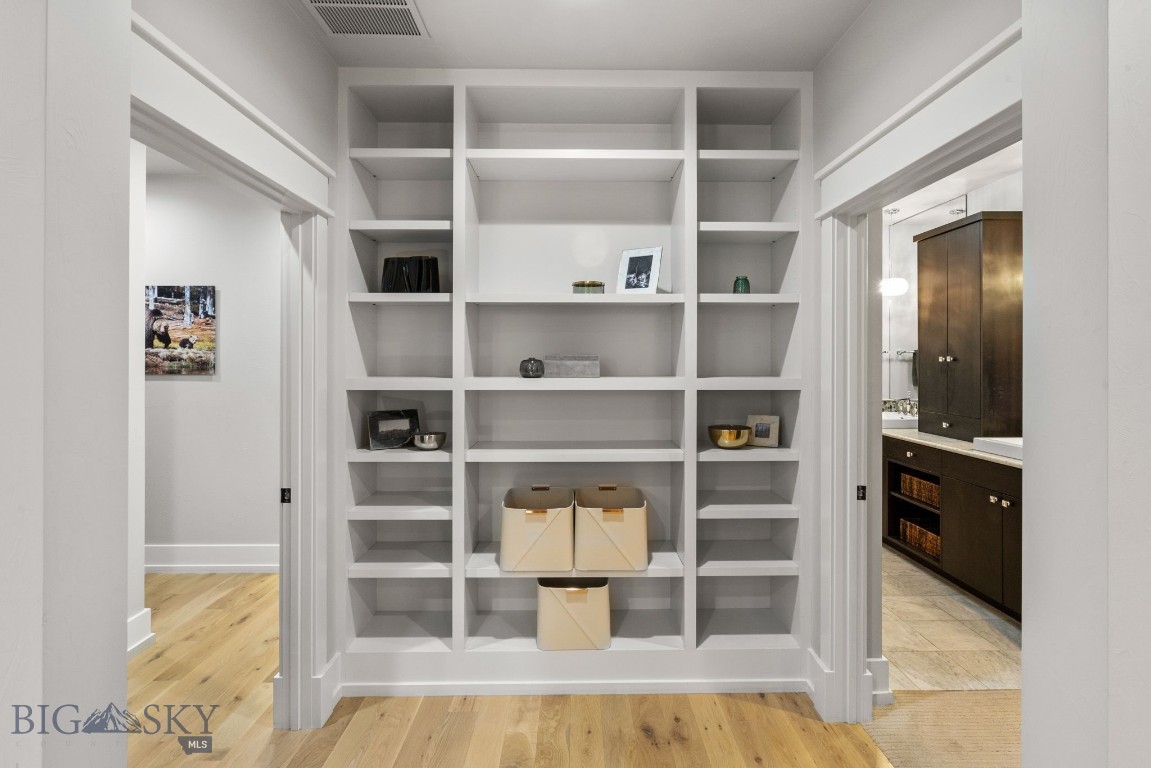 Bozeman, Montana 59715, United States, 5 Bedrooms Bedrooms, ,4 BathroomsBathrooms,Residential,Contingent,53038