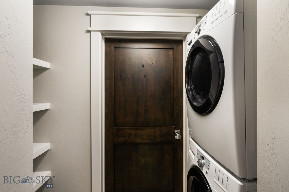 Bozeman, Montana 59715, United States, 5 Bedrooms Bedrooms, ,4 BathroomsBathrooms,Residential,Contingent,53038