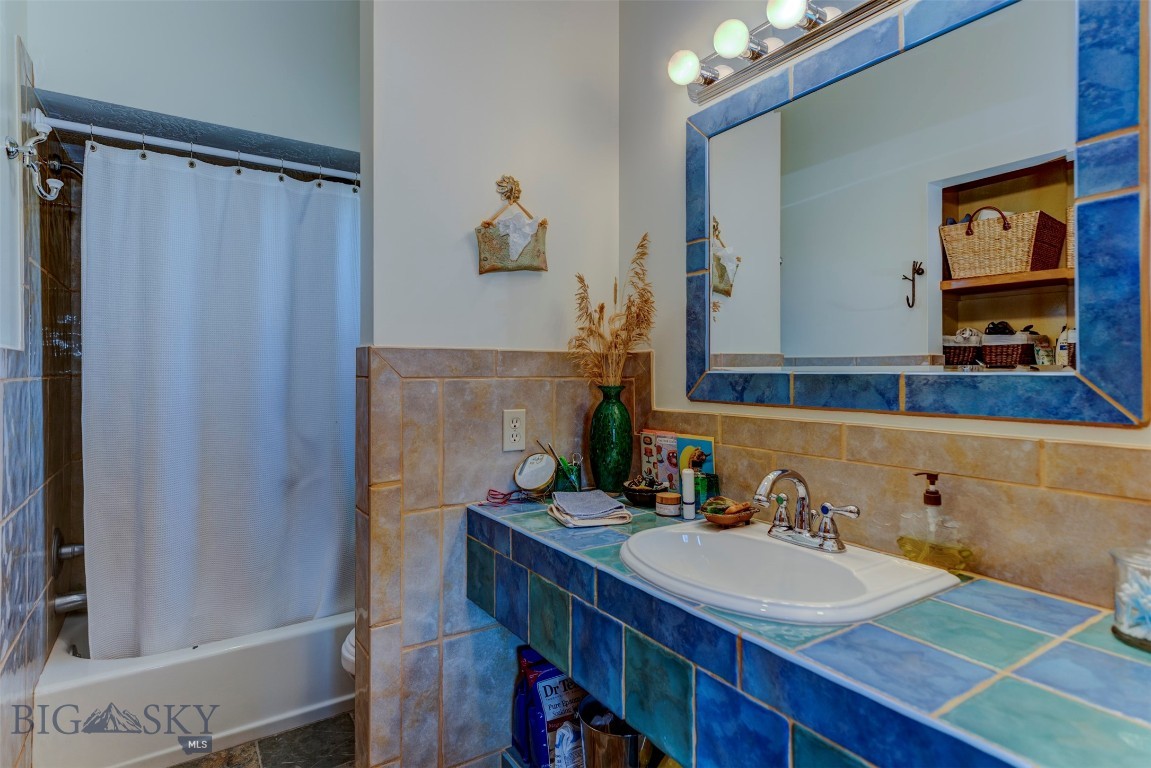 Blue Ribbon Manors - Residential