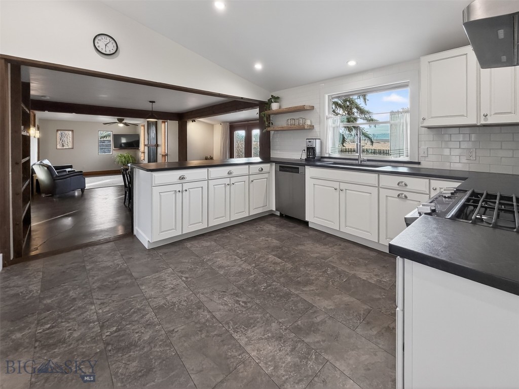 3071 W Cameron Bridge