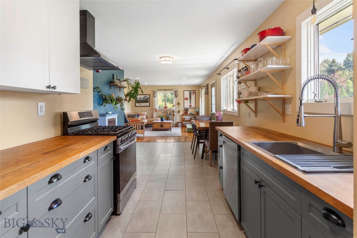 Butte, Montana 59701, United States, 4 Bedrooms Bedrooms, ,2 BathroomsBathrooms,Residential,Active,206016